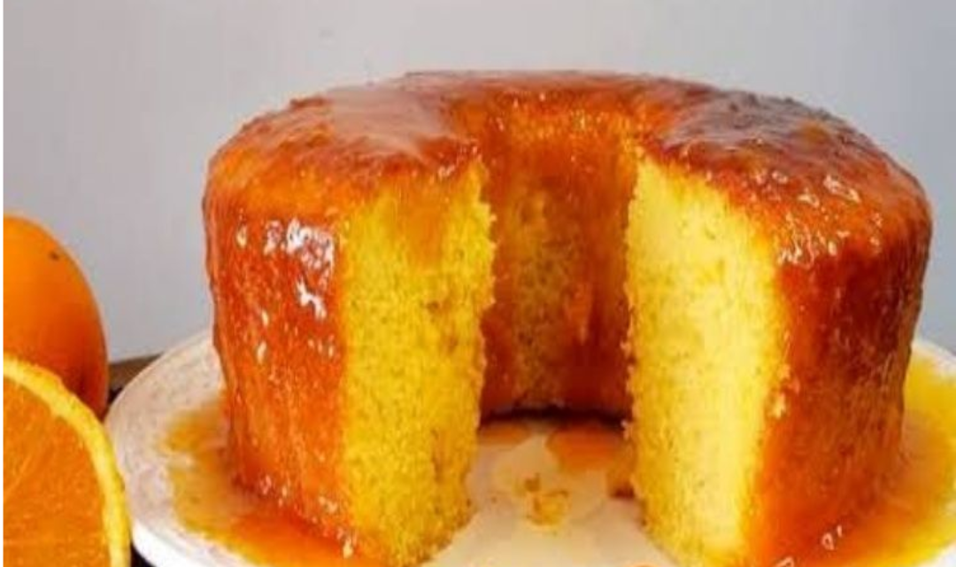 Bati laranja inteira no liquidificador e esse bolo ficou tão fofinho e molhadinho que desapareceu em minutos