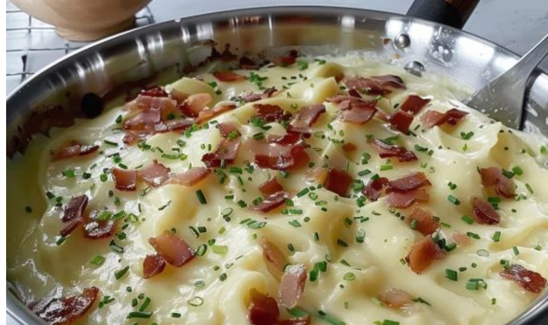 Macarrão ao Creme de Batata com Frango, Bacon e Queijo: receita cremosa que conquista no primeiro garfo