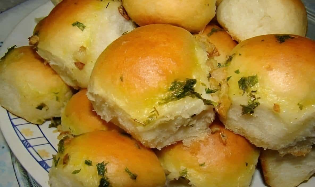 Pãozinho de Cebola de Liquidificador: Fácil, Fofinho e Perfeito Para o Café da Tarde