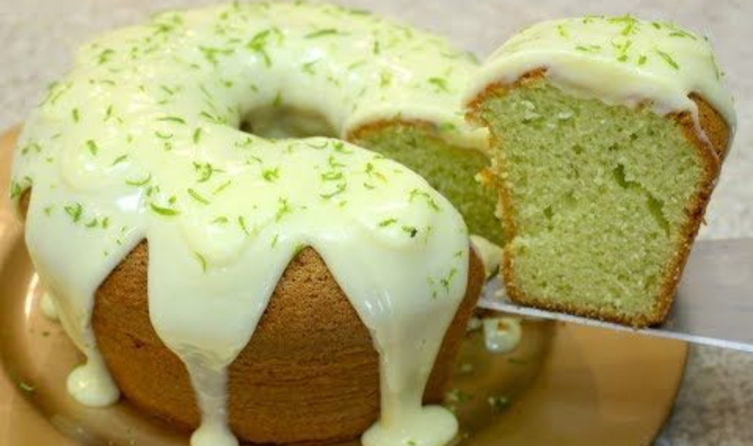 Bolo de Limão com Cobertura de Leite Condensado