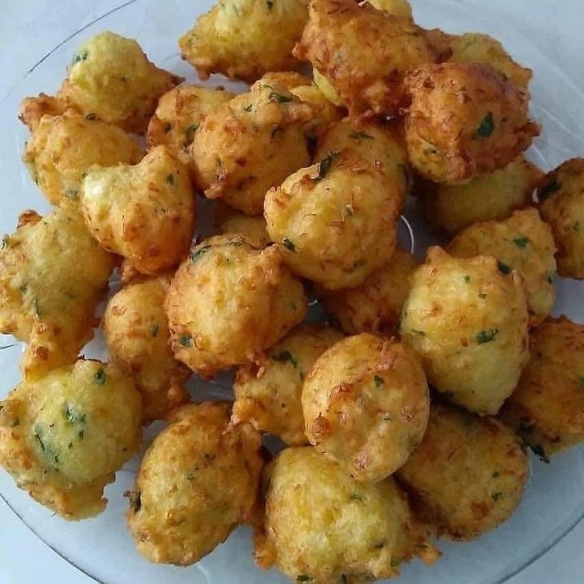 Quando faço esse bolinho de chuva salgado não sobra nada no prato