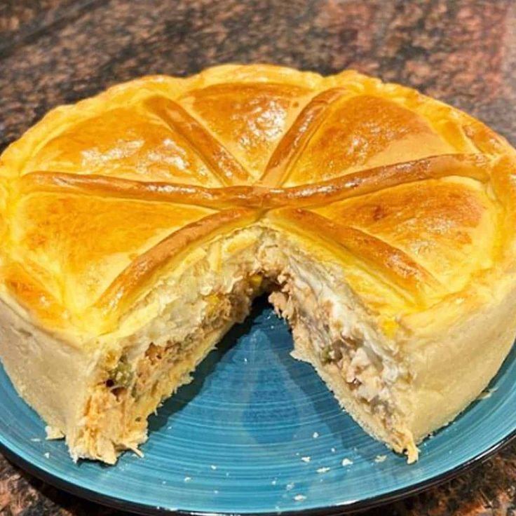 Empadão de Frango Cremoso: uma receita de massa que derrete na boca e recheio irresistível
