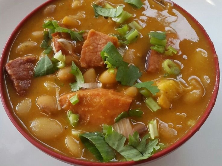 Essa receita de feijão-carioca com carne-seca rende tanto e é uma delícia