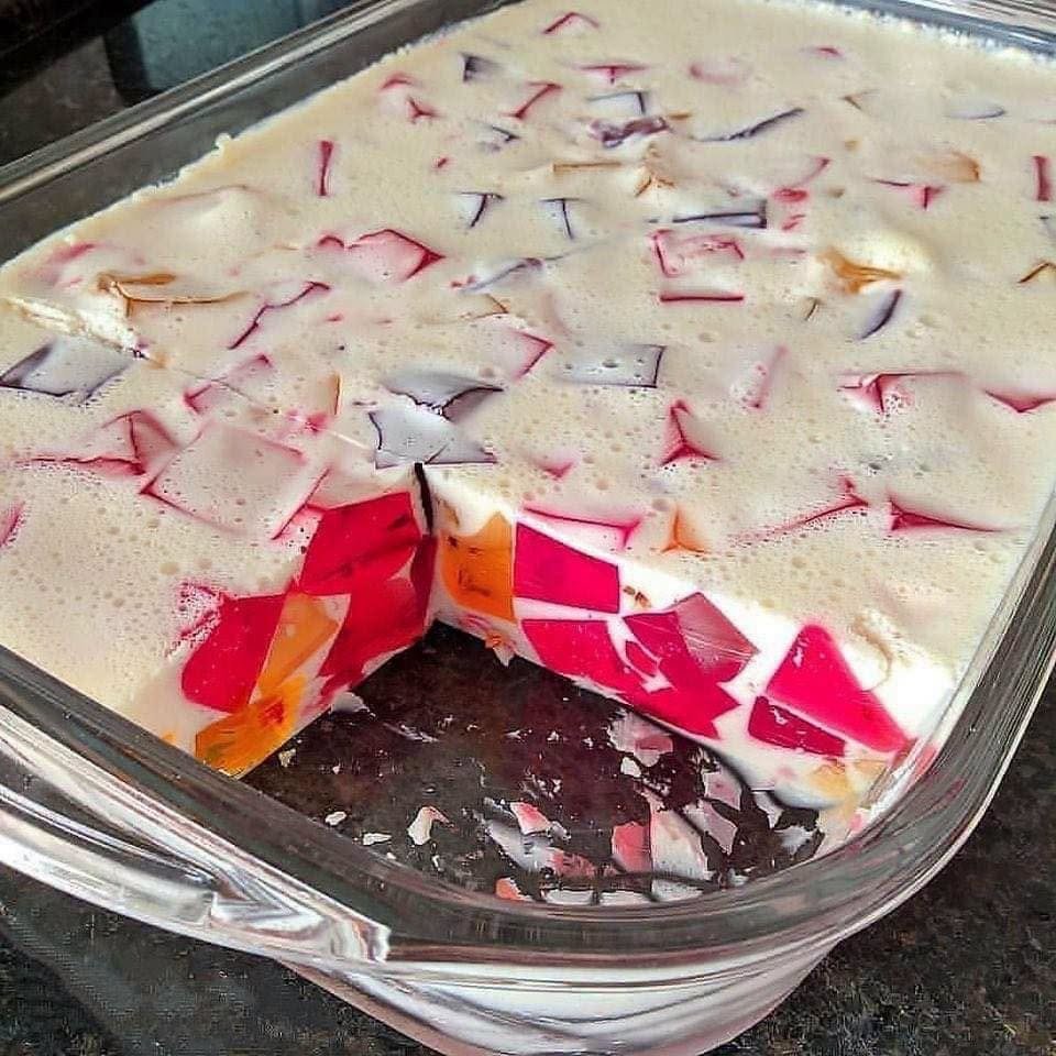 Fiz essa gelatina mosaico cremosa e meus filhos me chamaram de rainha das sobremesas