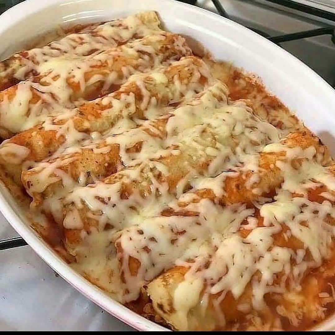 Fiz essas panquecas deliciosas para a família e todo mundo pediu mais: ficam cremosas, recheadas e gratinadas