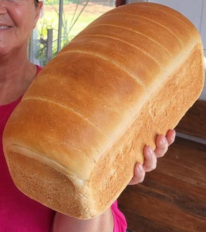 Fiz esse pão caseiro gigante e meu marido me chamou de rainha dos pães
