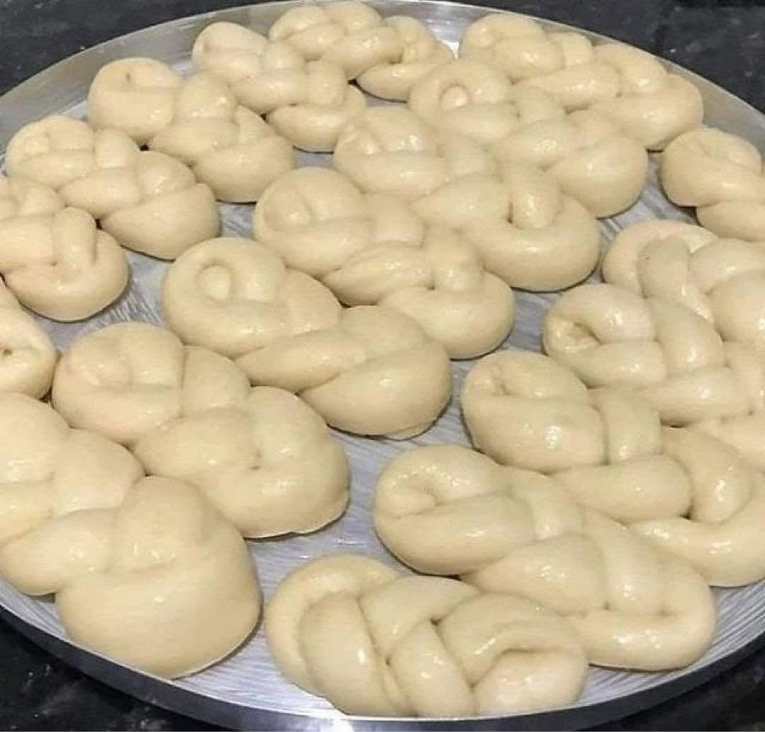 Essa rosquinha de leite condensado fica tão macia que desmancha na boca