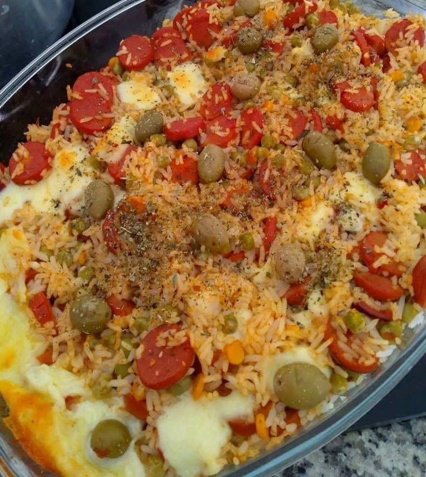Arroz Temperado de Forno: Aquele prato único de vó que resolve o almoço e todo mundo repete