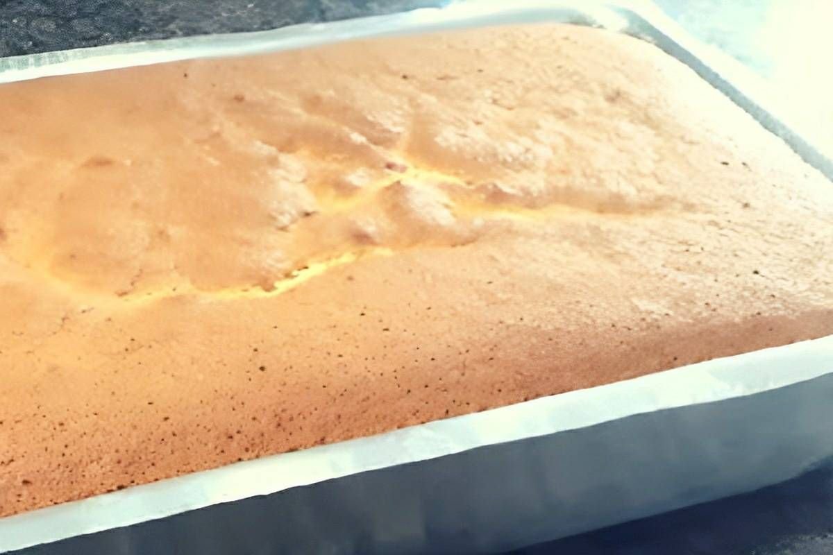 Pão de Ló de Leite Quente: Aquele bolo nuvem que a gente ama desde a infância e derrete na boca